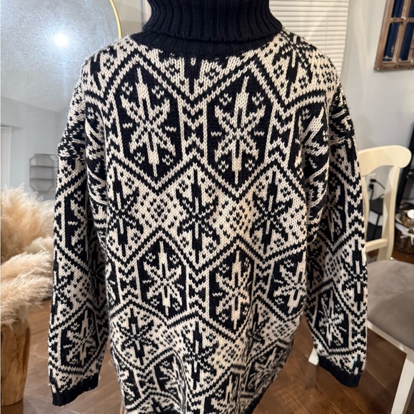 Vintage GAP Wool Black and White Sweater - Picture 7 of 9
